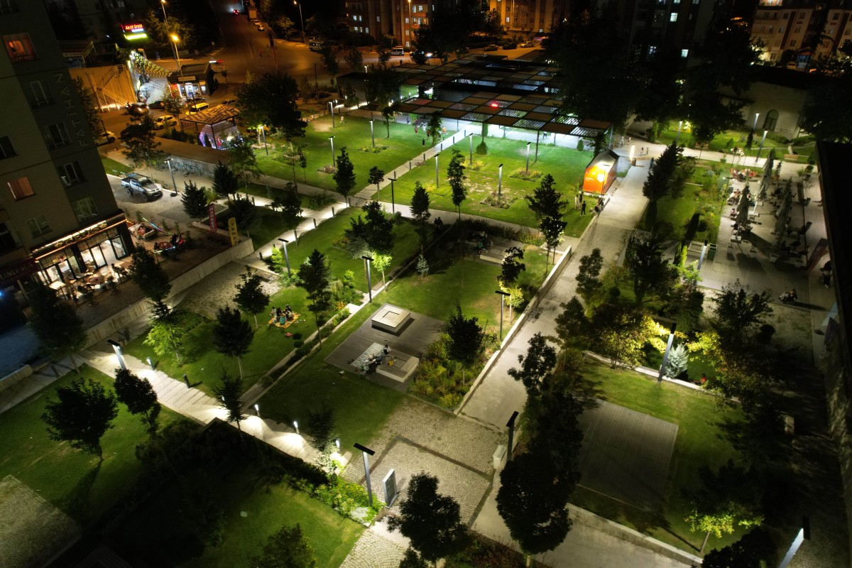 Yenilenen Çehresiyle Mevlana Meydanı Işıl Işıl