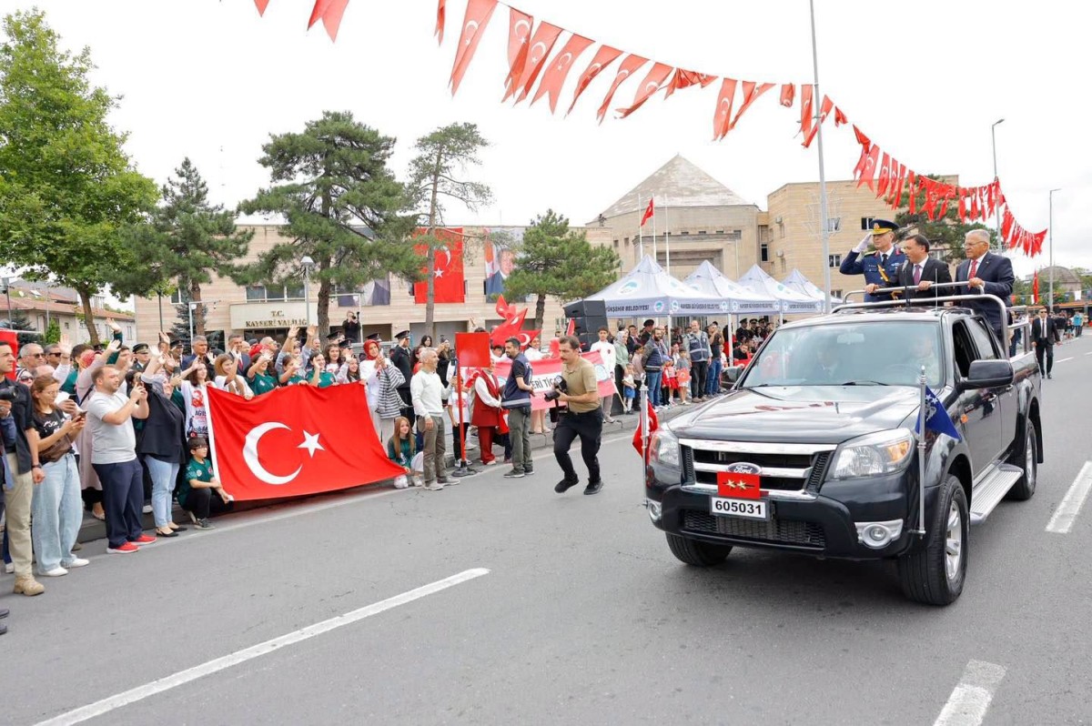 Başkan Büyükkılıç, Kayserililerle Zafer Coşkusunu Paylaştı