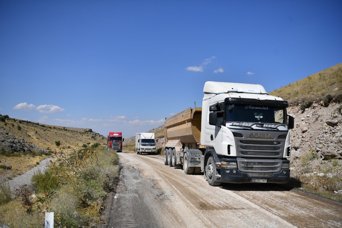 Büyükşehir, Bünyan’da 16 Kilometrelik Yolu Yeniliyor
