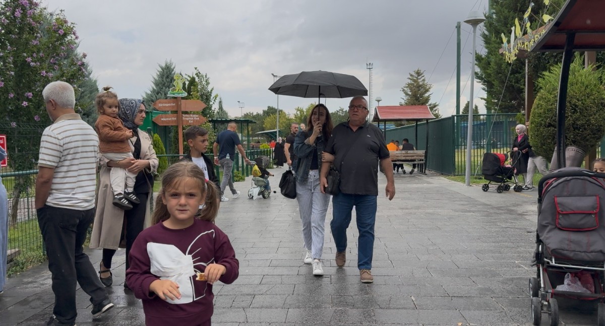 Hayvanat Bahçesi’ni 30 Ağustos’ta Binlerce Kişi Ziyaret Etti