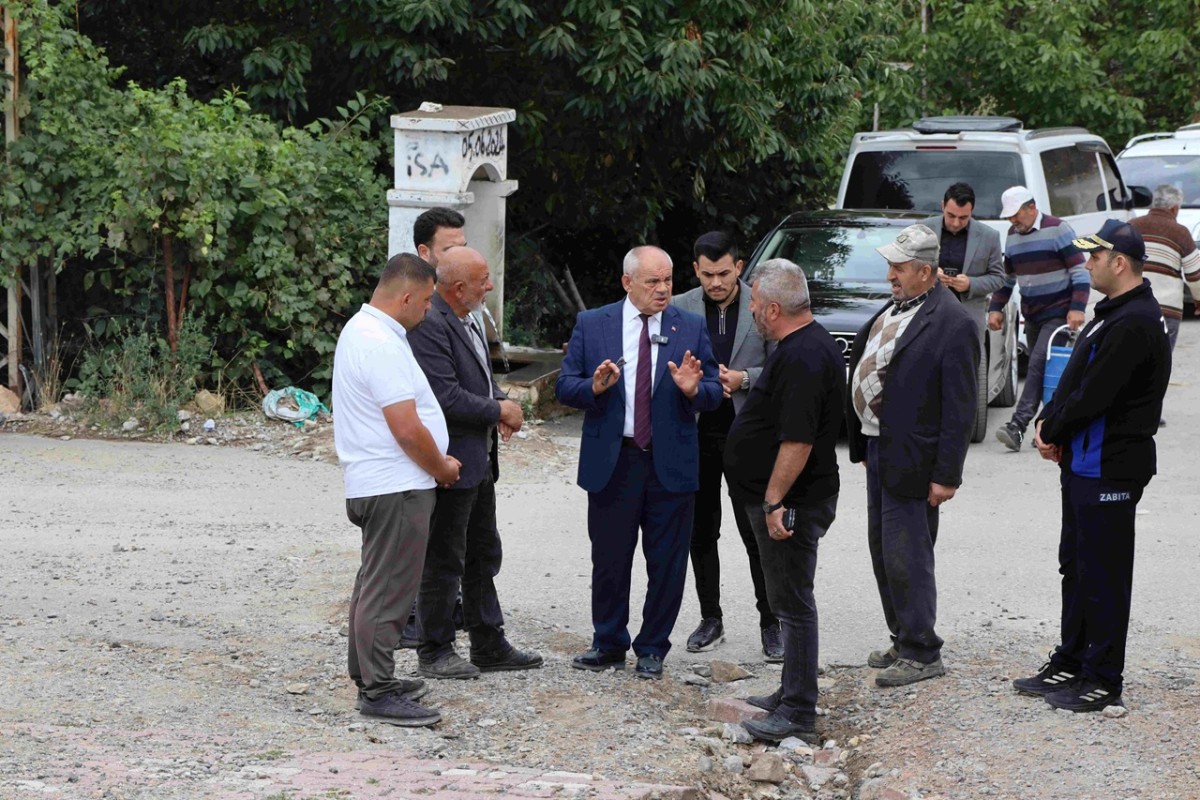 Başkan Öztürk, Derebağ Mahallesi’nde İncelemelerde Bulundu