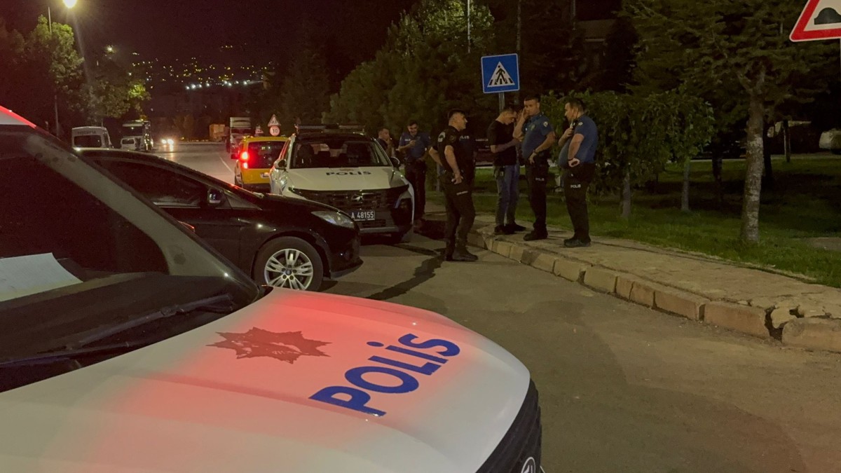Akrabalar Arasında Bıçaklı Kavga: 1 Yaralı