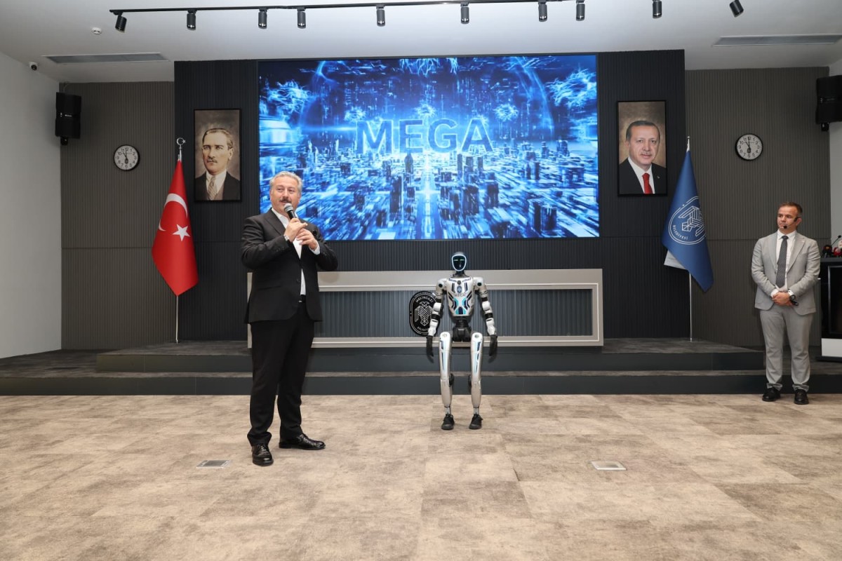 Belediyecilikte Çığır Açan Hamle: İnsansı Robot Mega Basına Tanıtıldı