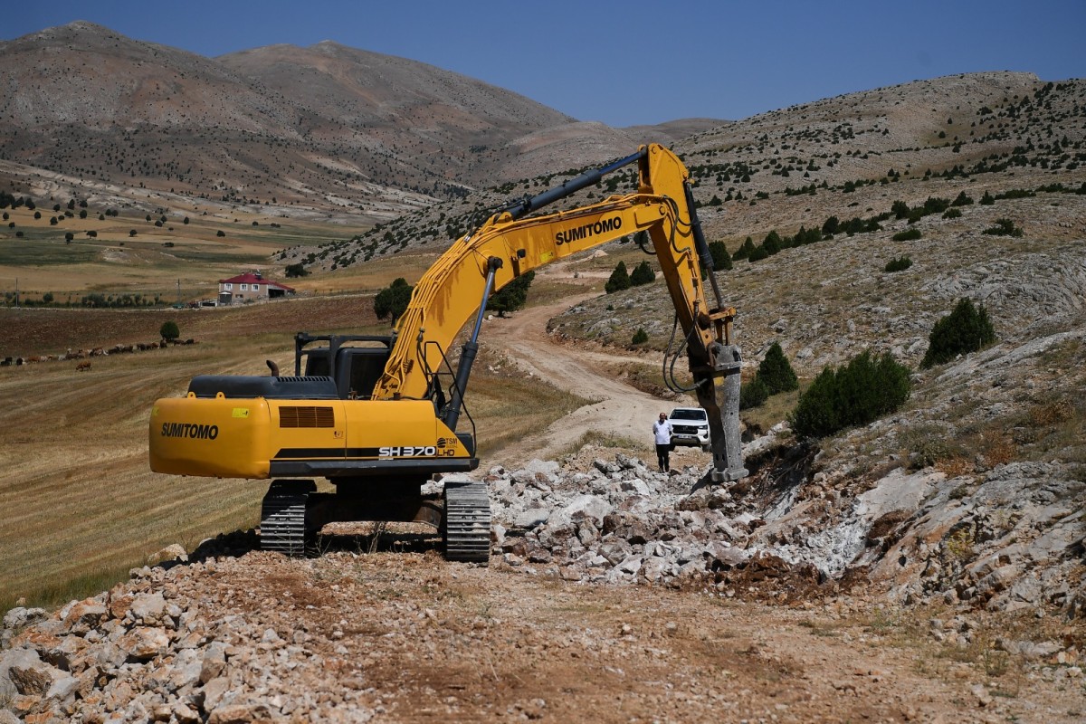 Büyükşehir’den Sarız Ve Pınarbaşı Kırsalında Ulaşım Hamlesi