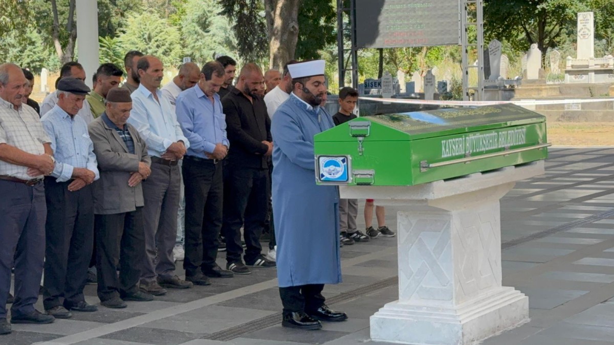 Üvey Oğlunun Öldürdüğü Baba, Son Yolculuğuna Uğurlandı