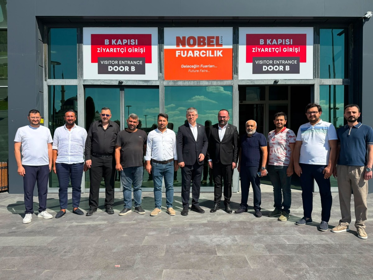 AK Parti’li Çopuroğlu’ndan Türkiye’nin En Büyük Kapı Fuarı’na Ziyaret