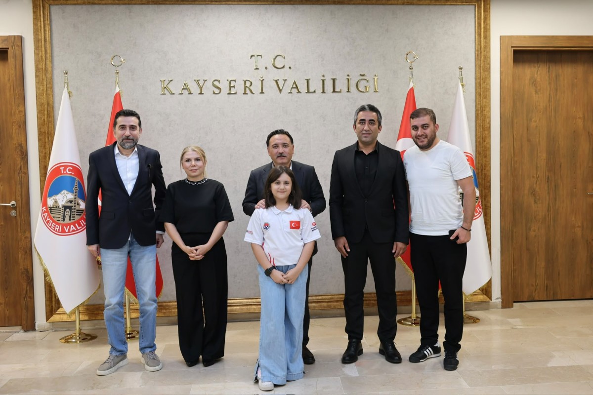 Vali Çiçek, Avrupa İkincisi Satrançcı Zeynep Ada Köken’i Kabul Etti