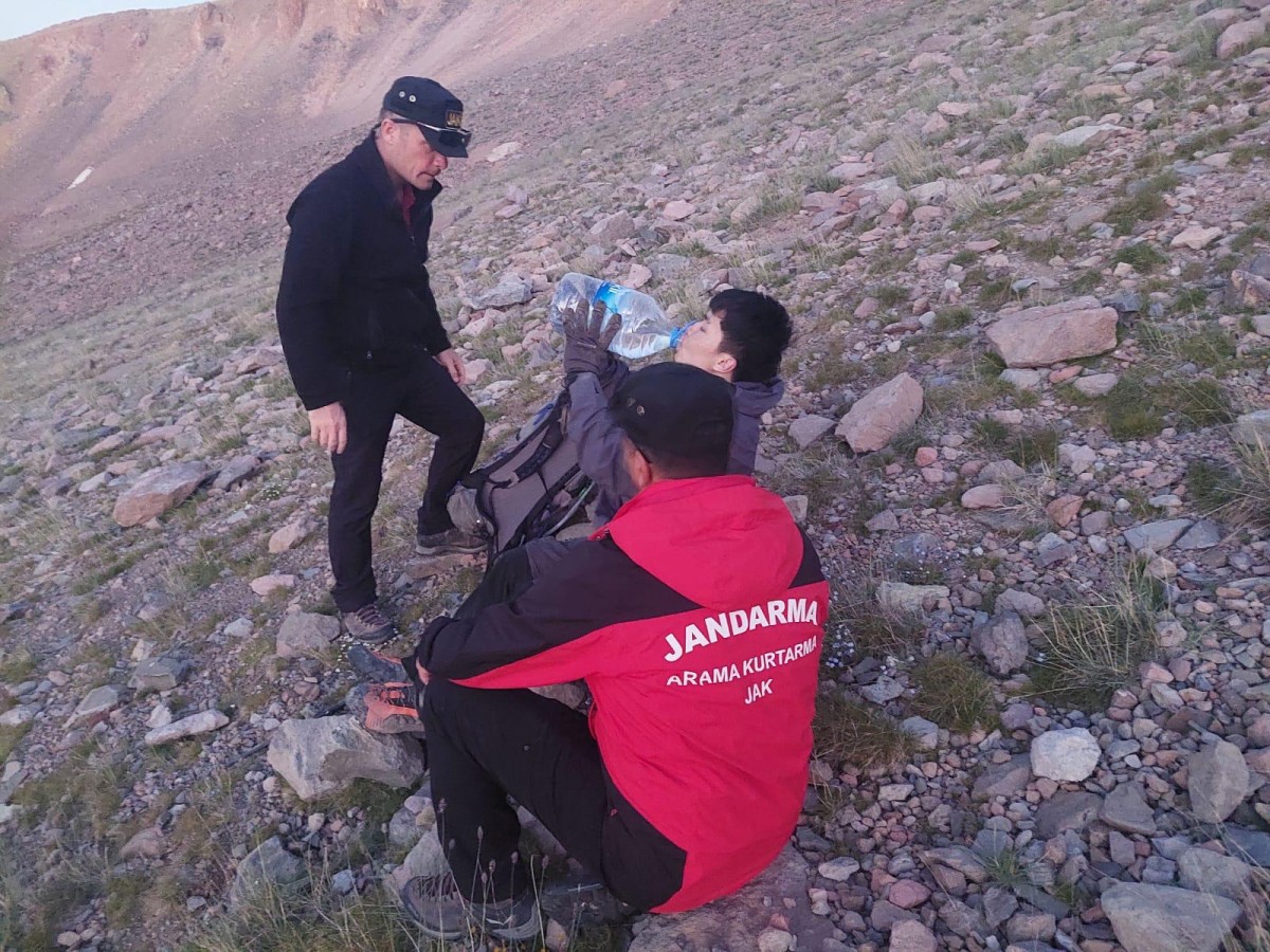 Erciyes’te Mahsur Kalan Yabancı Turisti JAK ve AFAD Kurtardı