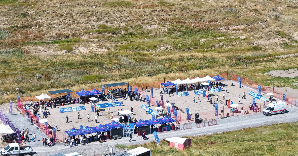Erciyes’te 2 Bin 200 Metrede Plaj Voleybolu Heyecanı