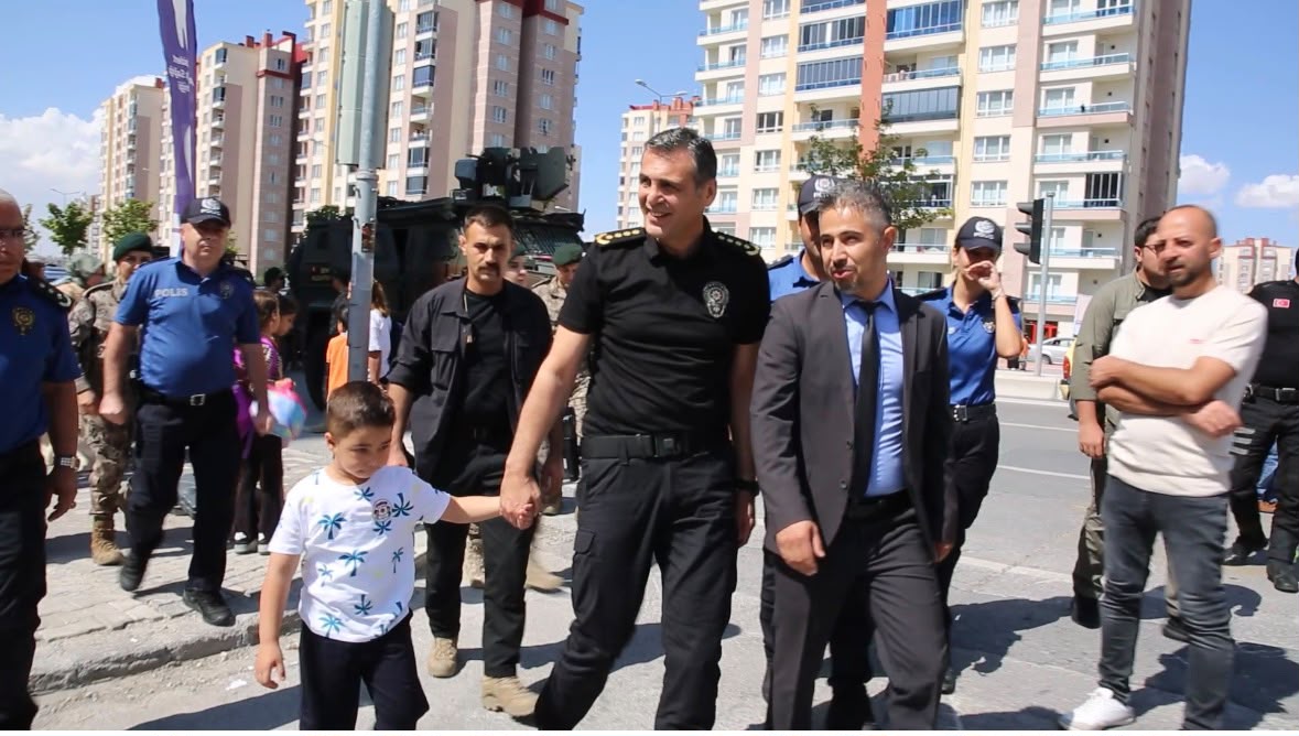Çınar’ın İlk Okul Gününde Emniyet Müdürü Yanındaydı