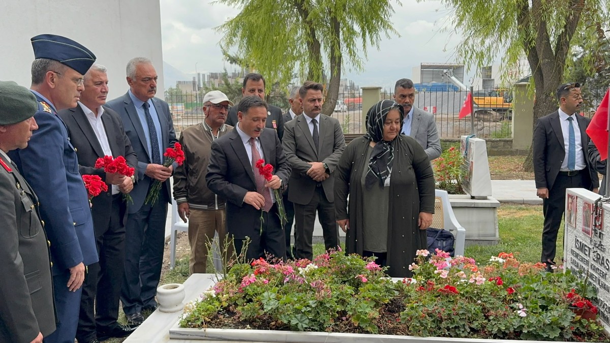  Vali Çiçek: ''Bizim Gazilerimiz Hayatta Yaşayan Kahramanlar''