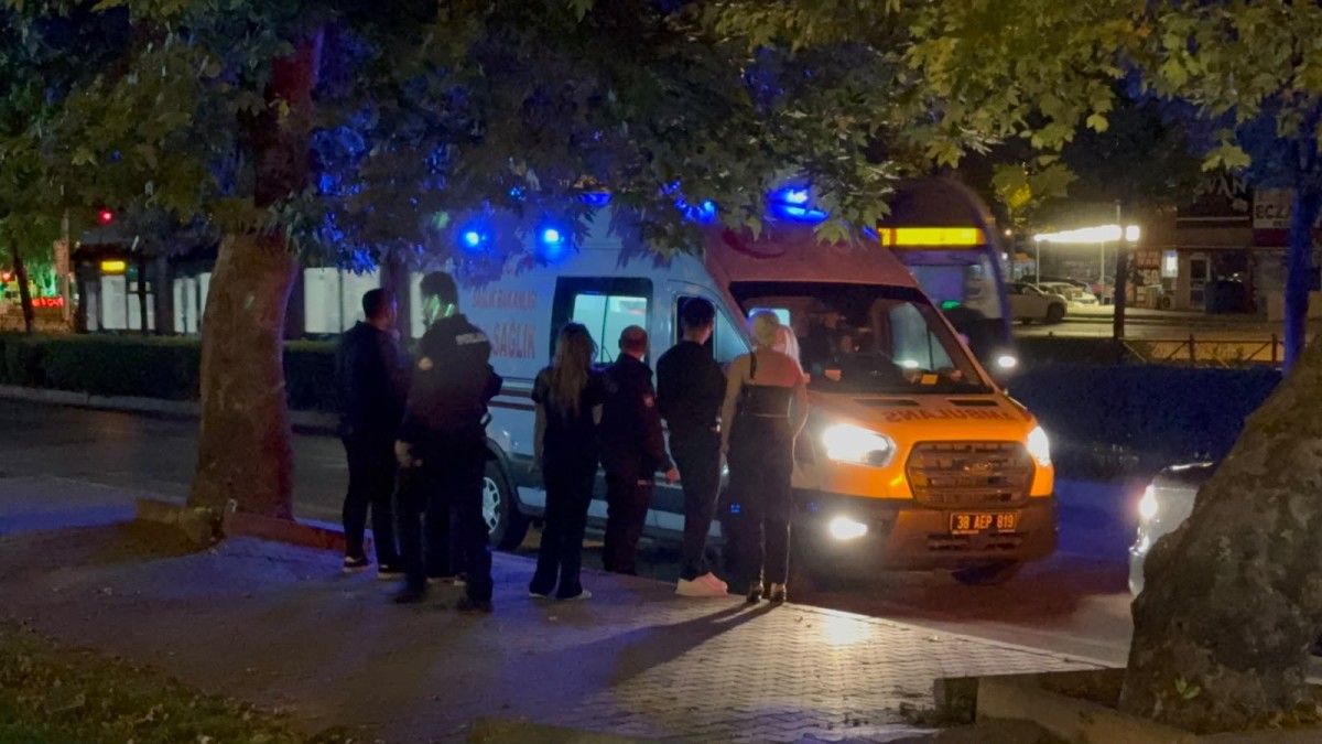 Trafikte Bıçaklı Yol Verme Kavgası: 1 Yaralı