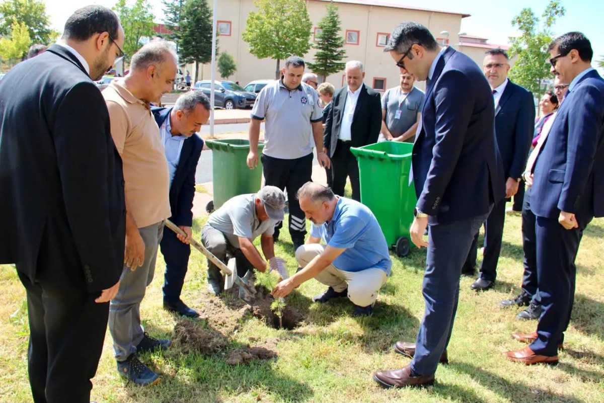 Erkilet Kadın Doğum ve Çocuk Kliniği’nde Fidanlar Toprakla Buluştu