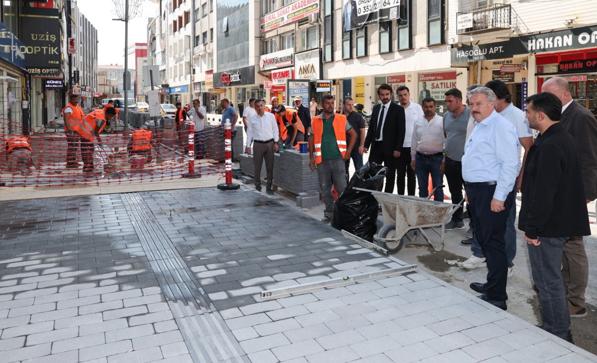 Melikgazi Belediyesi Şehrin Merkezine Estetik Katmaya Devam Ediyor