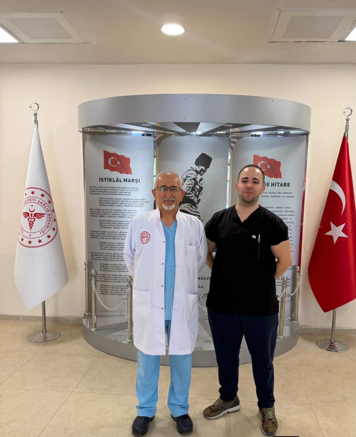 Babalarının Görev Yaptığı Hastanede Hekim Olarak Göreve Başladılar