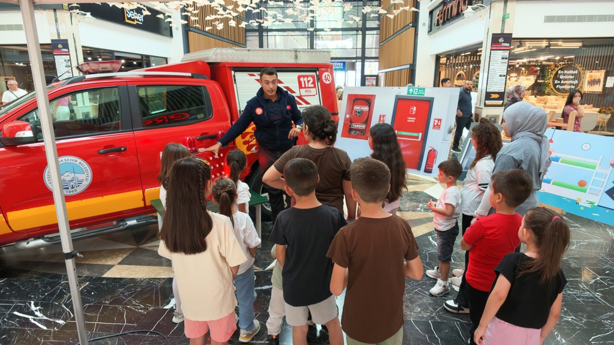  Minik İtfaiyeciler, Büyükşehir İle Hem Öğrendi Hem Eğlendi
