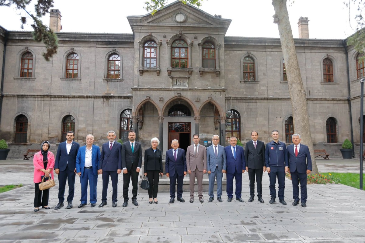 Başkan Büyükkılıç, Kayseri Kent Konseyi’nin Yeni Yönetimini Ağırladı