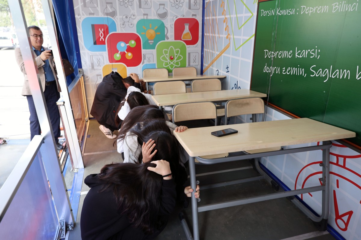 Deprem Tırı ile 6,4'lük Tatbikat