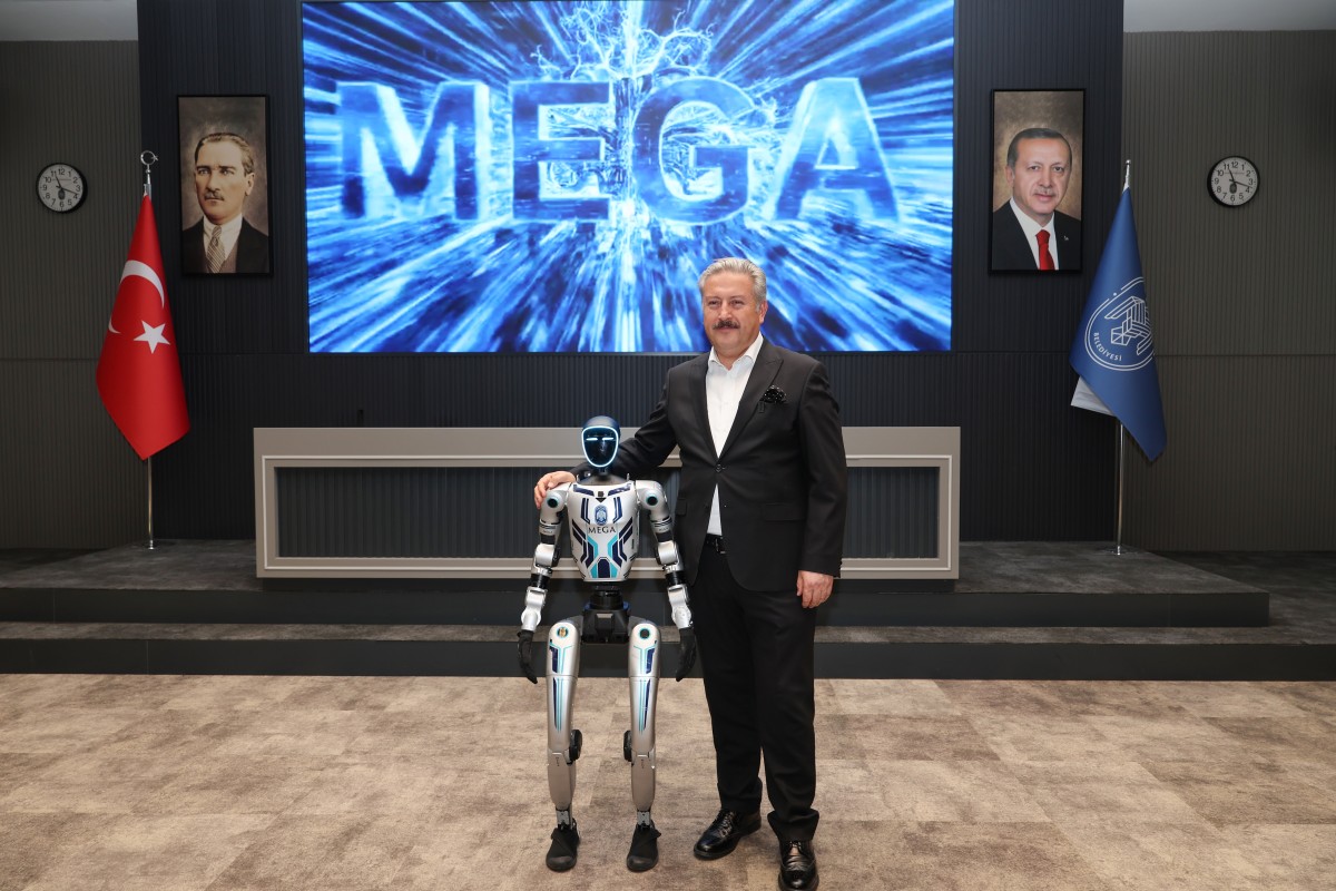 Melikgazi’de Teknoloji Şöleni: İnsansı Robot MEGA Tanıtılıyor