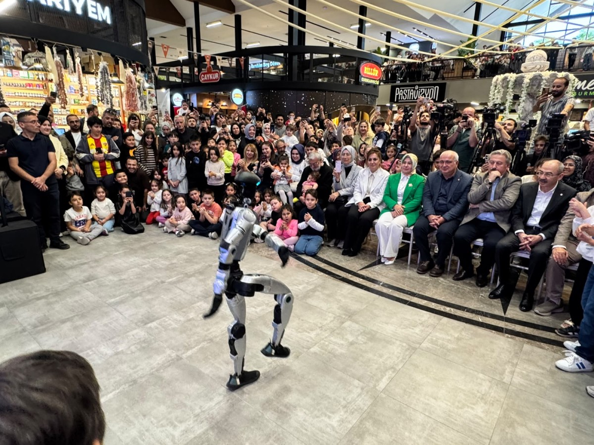 Melikgazi'de Teknoloji Rüzgarı: İnsansı Robot MEGA Tanıtıldı