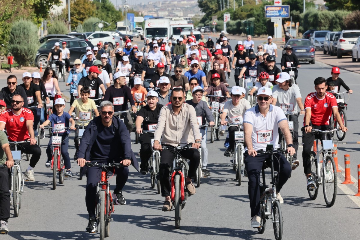 Kayseri’de Hekimler Bu Kez Bisikletleriyle Sağlık Mesajı Verdi