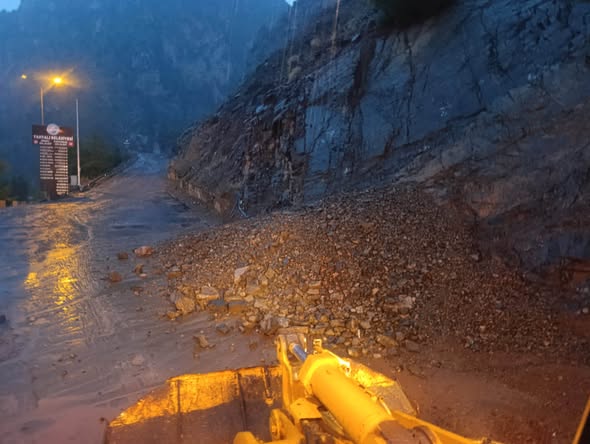 Sel Nedeniyle Kapanan Kapuzbaşı Yolu Yeniden Ulaşıma Açıldı