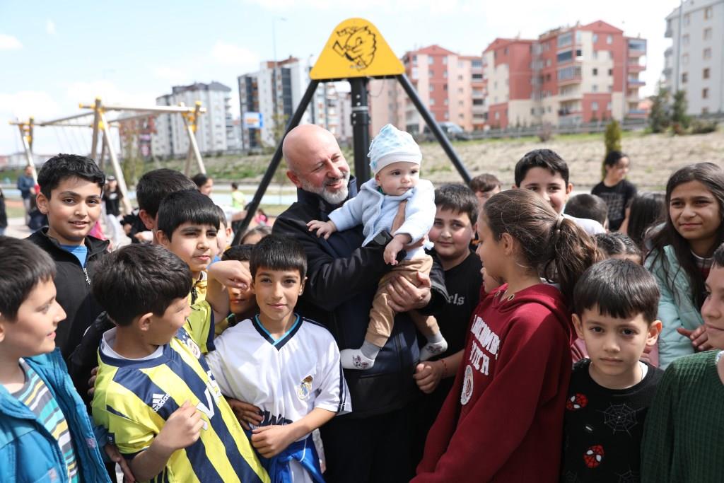 Kocasinan’da Parklar, Çocuklara Toprakla Vakit Geçirme Fırsatı Sunuyor