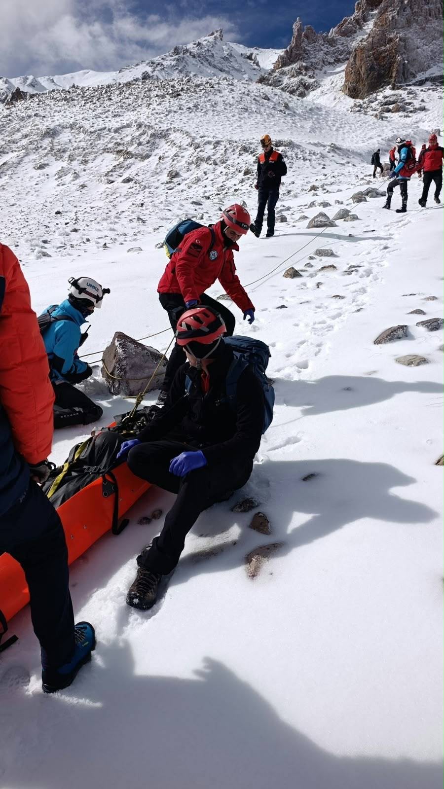 Erciyes’te Kayalıklardan Düşen Dağcı Hayatını Kaybetti