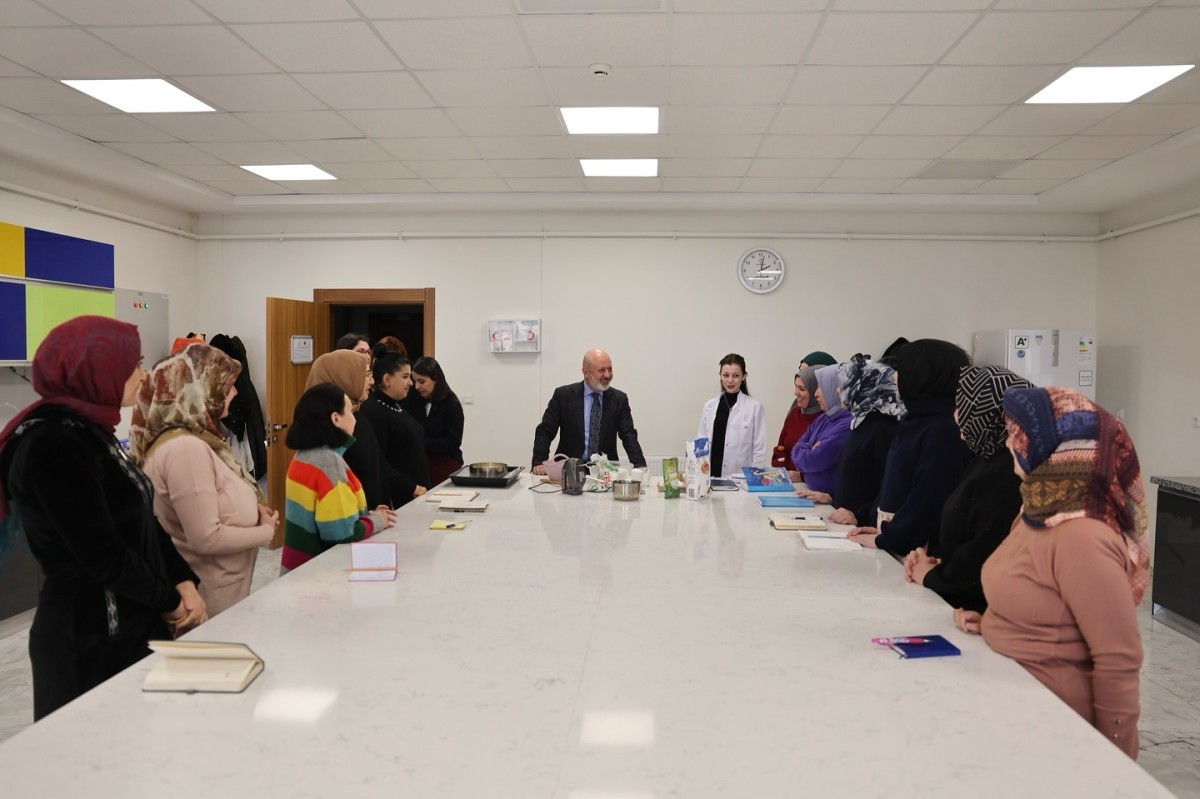 Kocasinan Akademi ile Kadınlar Hem Öğreniyor Hem Kazanıyor
