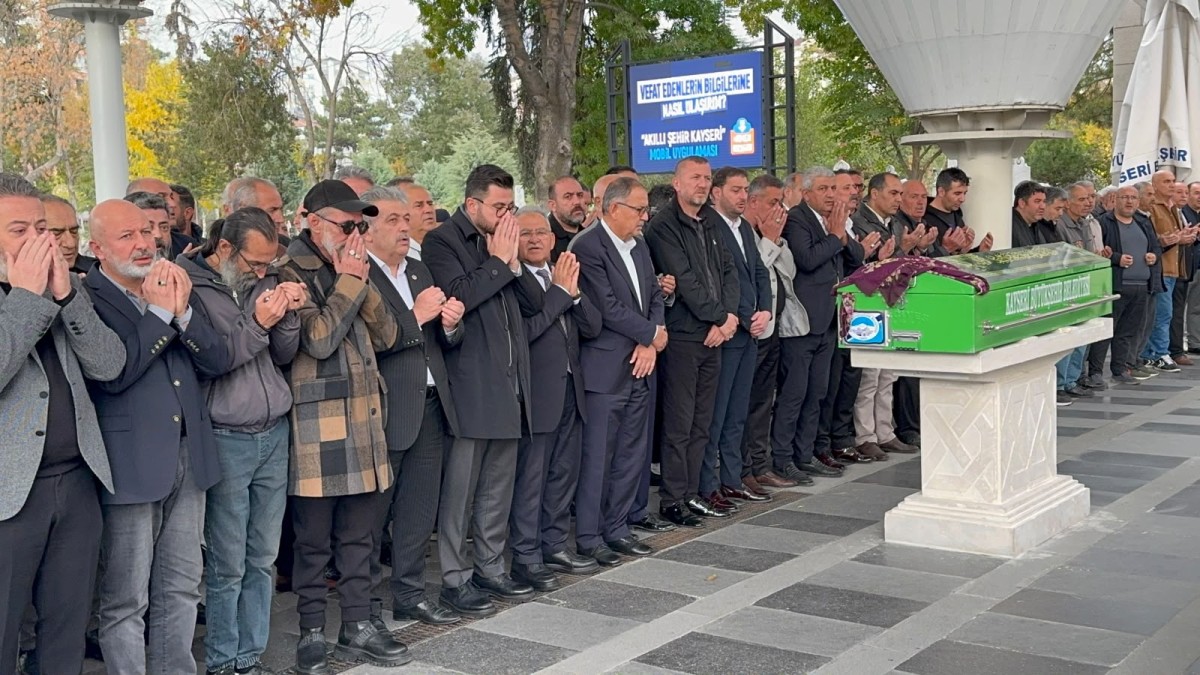 Gazeteci Ağaşe Kardeşlerin Annesi Son Yolculuğuna Uğurlandı