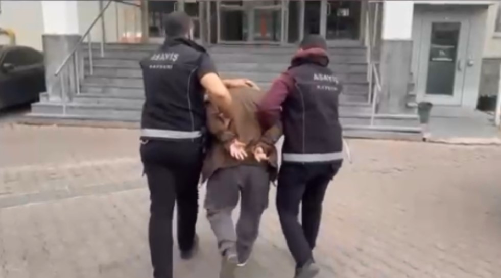 Polis 6 Aylık Takip Sonrası 5 Yıldır 6 Suçtan Aranan Şahsı Yakaladı 