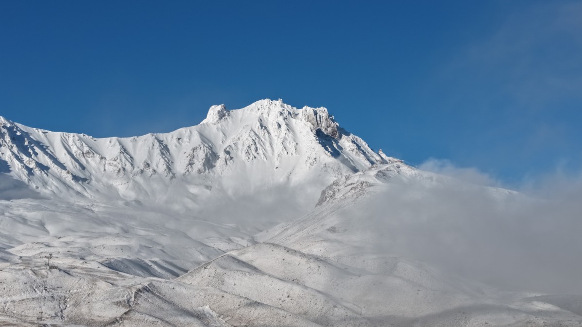 Erciyes Dağı Kar Yağışıyla Beyaza Büründü