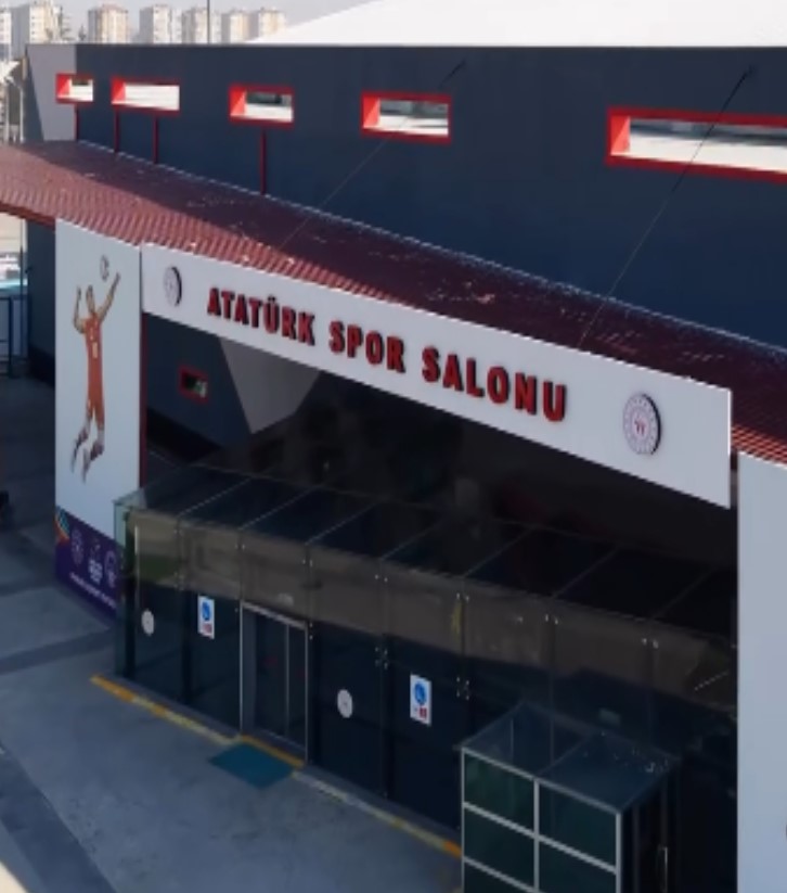  Atatürk Spor Salonu Yenilenen Yüzüyle Hizmete Hazır