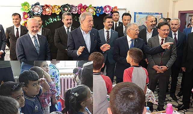 Akar’ı asker selamı ile karşıladılar