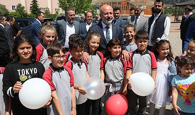 Çolakbayrakdar, karne sevincine ortak oldu