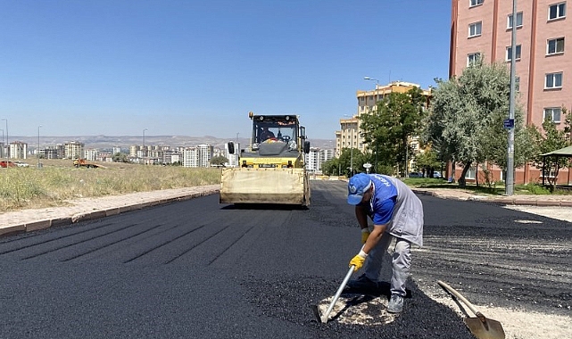 Melikgazi, TOKİ'de Yol Yenileme Çalışması Yapıyor 