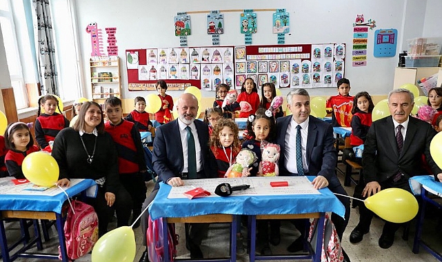 Çolakbayrakdar, Öğrencilerin Karne Heyecanını Paylaştı