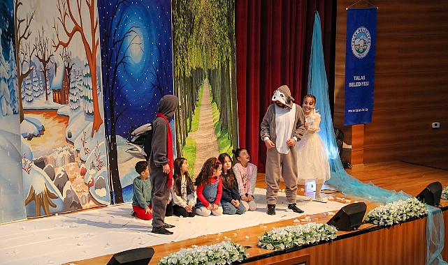 Talas’ta Çocuklar Tiyatro İle Eğlendi