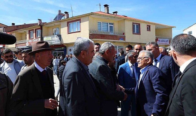 Büyükkılıç’tan sevgi ve hediye dolu Sarız buluşması