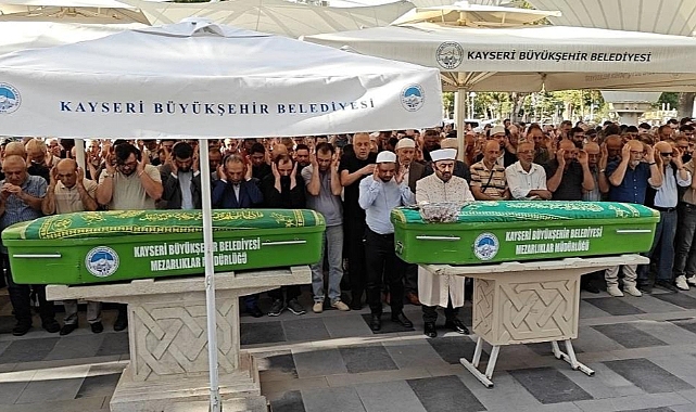 Feci Kazada Vefat Eden Anne-Oğul Toprağa Verildi