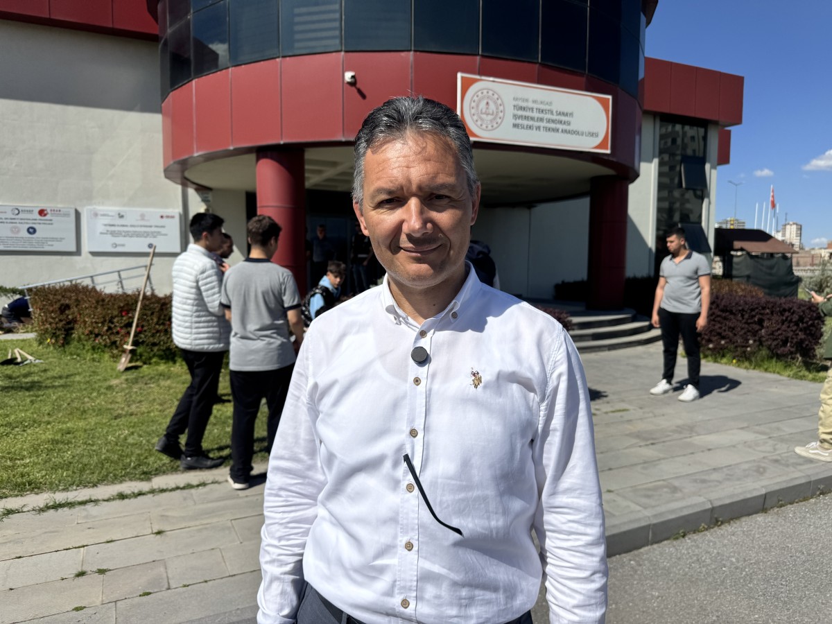 Büyükşehir’den Öğrencilere Yeşil Dokunuş: Okul Bahçesi Lavanta Ve Güllerle Donatıldı