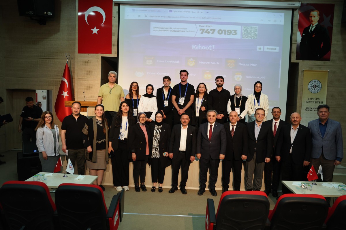 Vali Çiçek, Öğrencilerle Panelde Buluştu