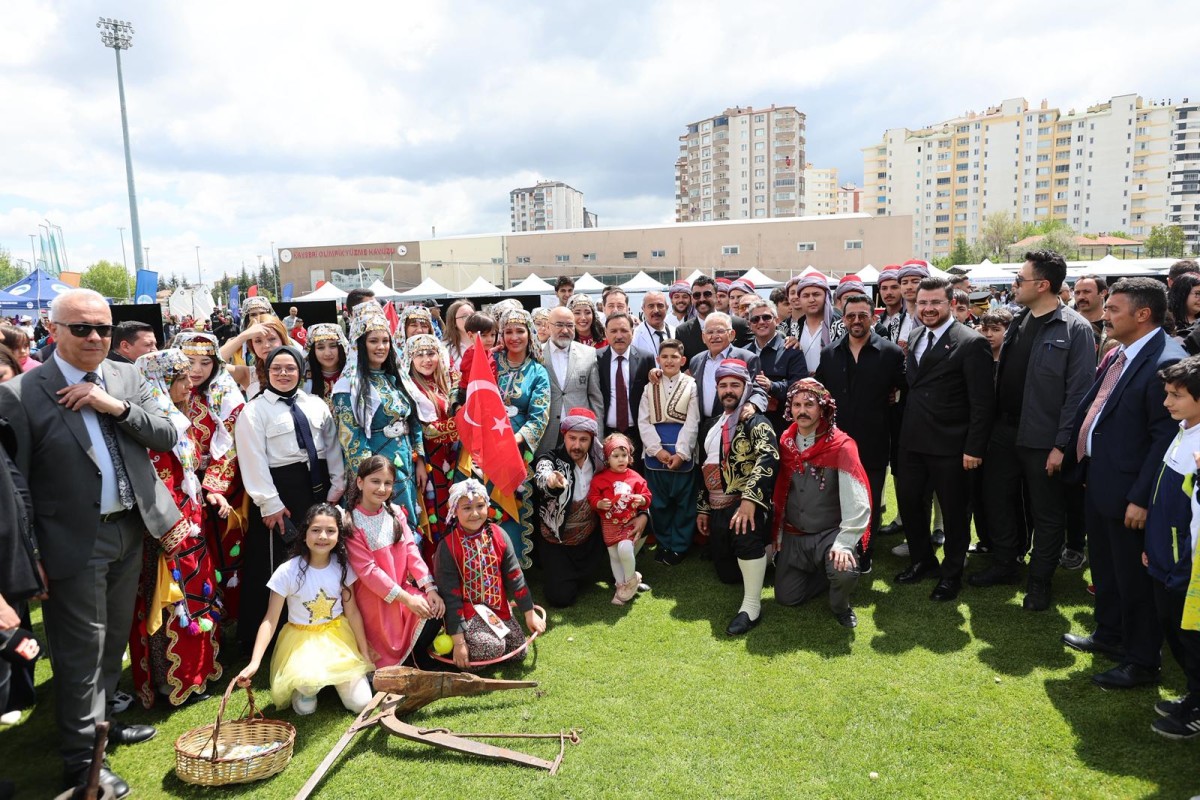 Başkan Büyükkılıç, 19 Mayıs Kutlamalarında Gençlerin Coşkusuna Ortak Oldu