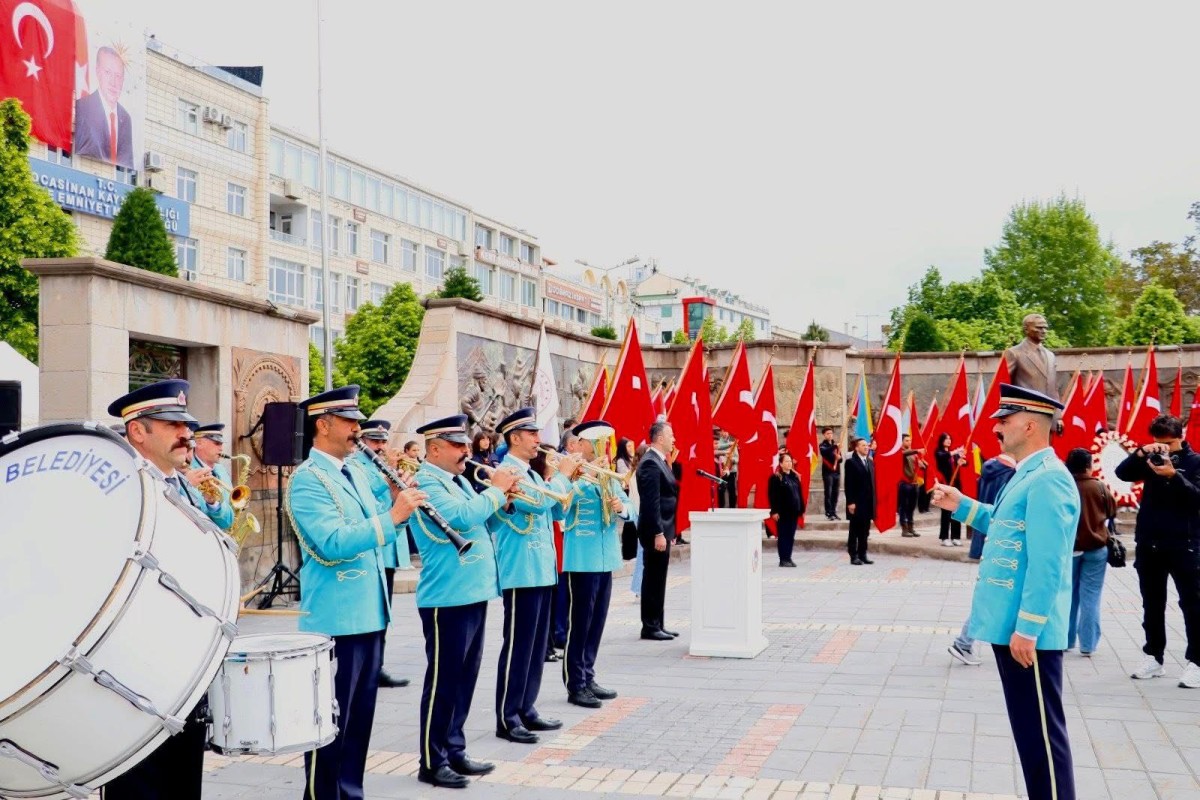 Kayseri’de 19 Mayıs Etkinlikleri Çelenk Sunumuyla Başladı