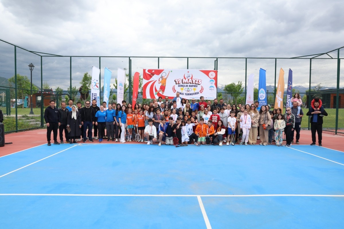 Büyükşehir’den 19 Mayıs’a Yakışan Tenis Turnuvası