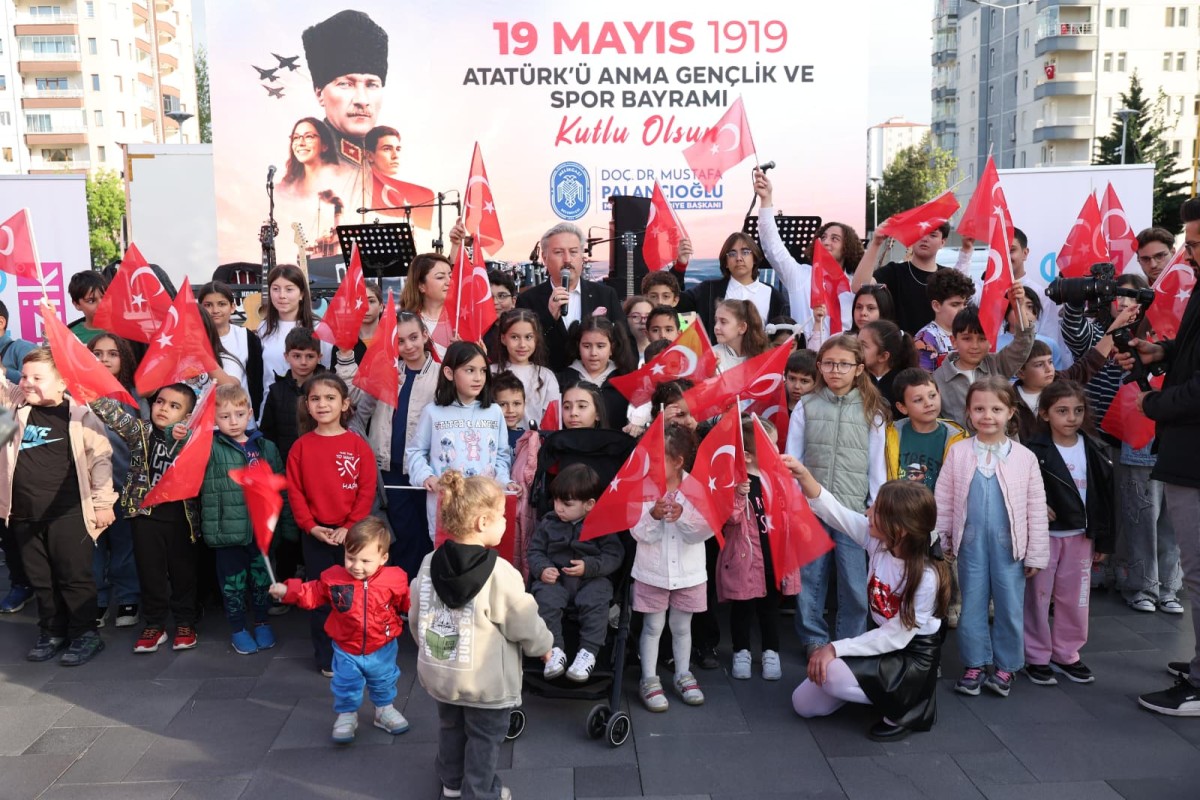 Melikgazi’de 19 Mayıs Gençlik Orkestrası’nın Konseriyle Taçlandı