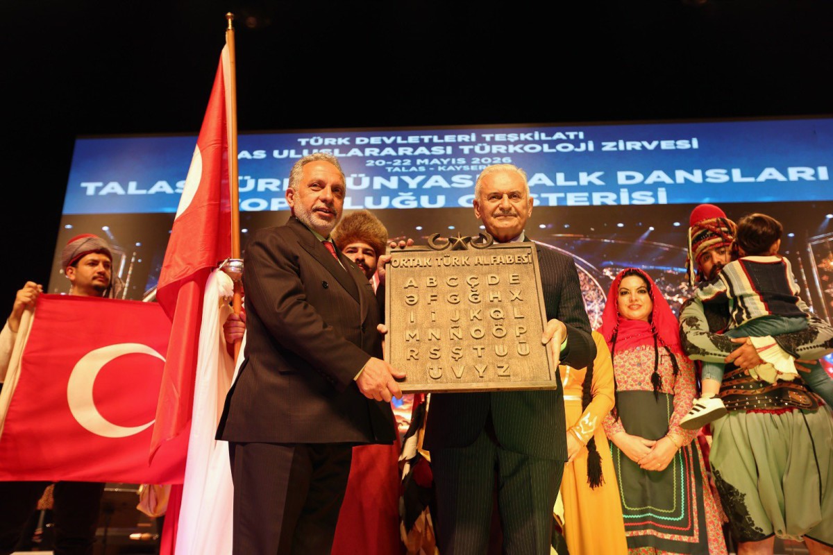Türk Dünyası Gösterisi Büyüledi