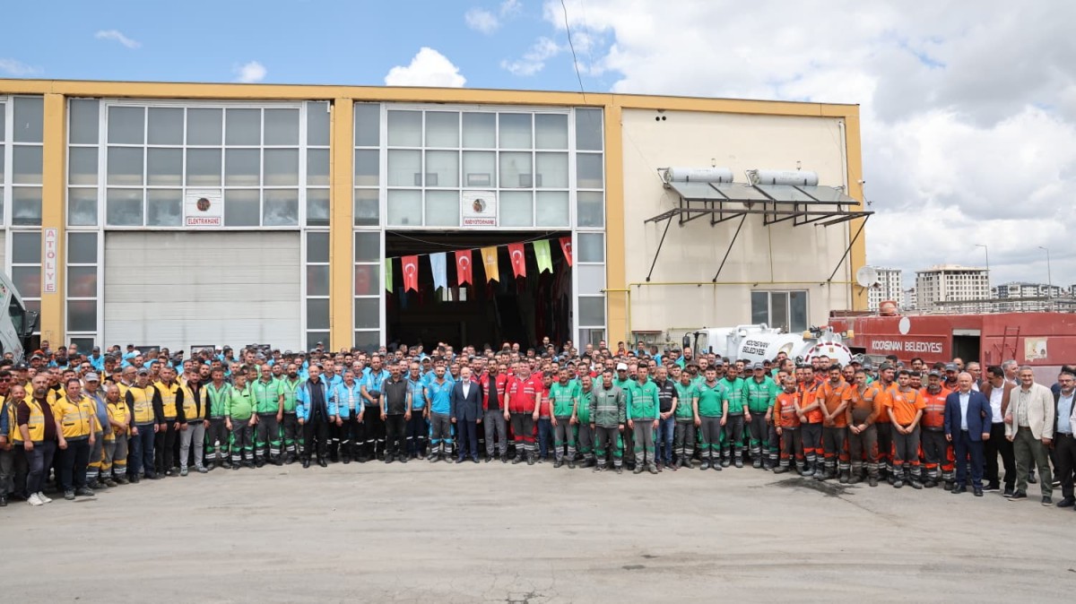 Başkan Çolakbayrakdar, Bayram Mesaisindeki Personelle Bayramlaştı