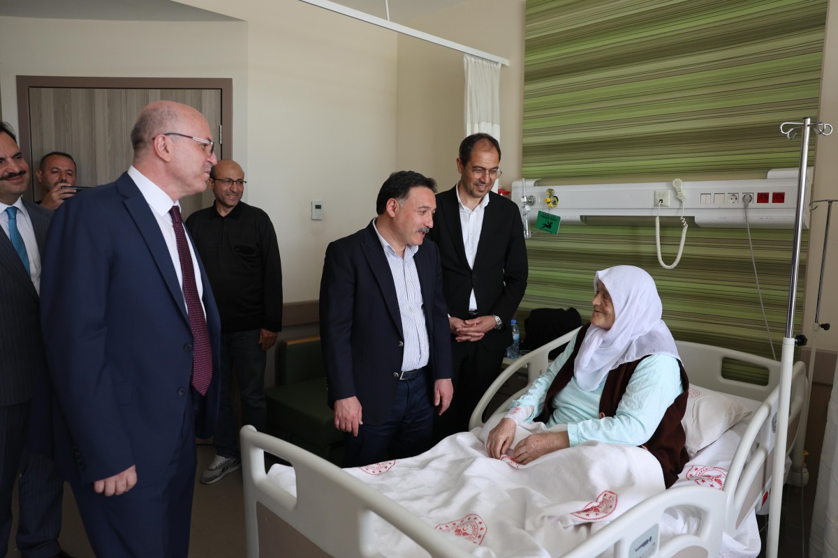 Vali Gökmen Çiçek’ten Hastanede Bayram Ziyareti