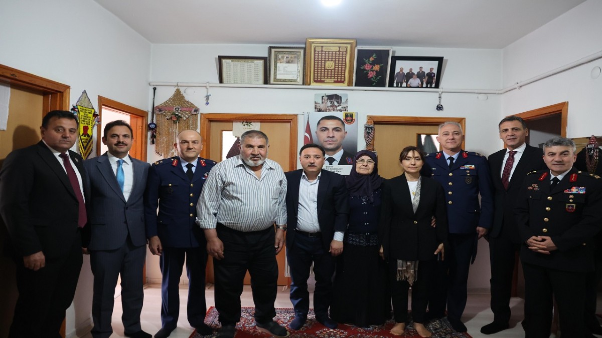Vali Çiçek’ten Şehit Ailelerine Bayram Ziyareti